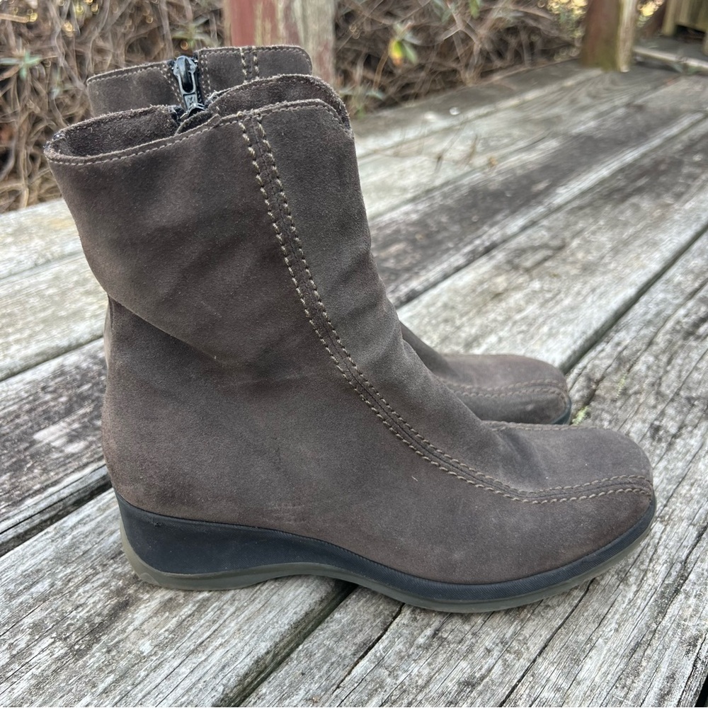 La Canadienne Suede Wedge Boots Contrast Stitching
